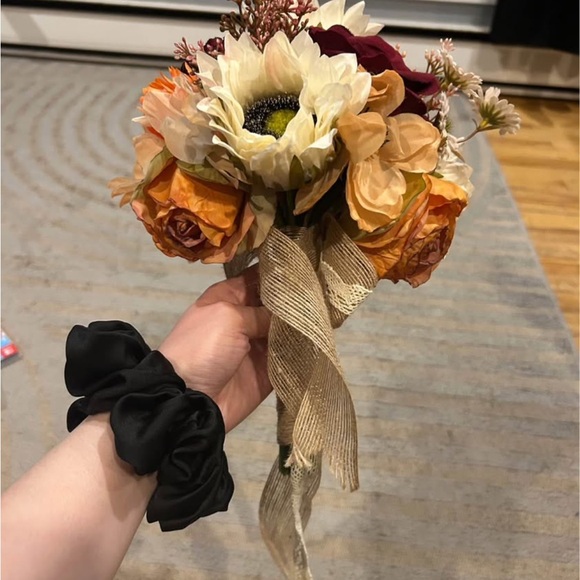 Elegant Floral Bouquet with Burgundy and Cream Flowers - Picture 2 of 6